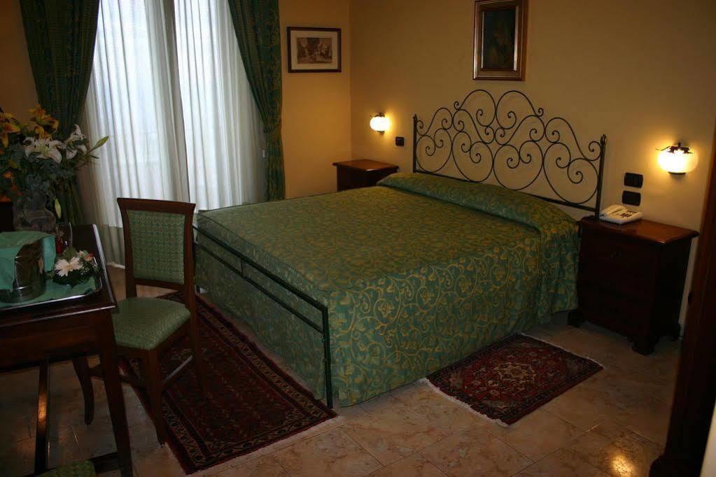 Hotel Primavera Dell'Etna Zafferana Etnea Exterior photo