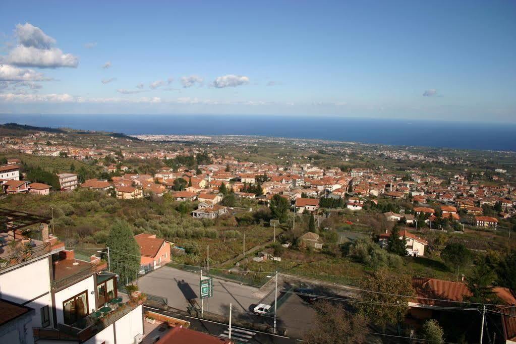 Hotel Primavera Dell'Etna Zafferana Etnea Exterior photo